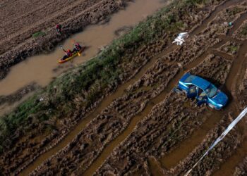 Raging Waters Were Headed Their Way. Why Did Nobody Tell Them?