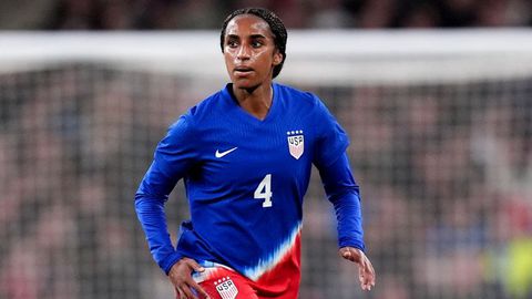 Chelsea agree to pay world record fee for American defender